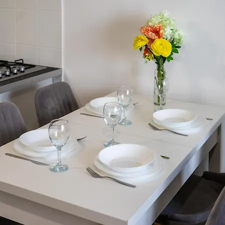 Apartment Bokserska - Chopin Airport Nerby - By Rentujemy Warschau